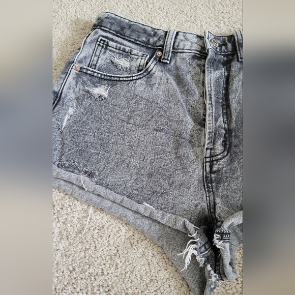 Wild Fable Distressed Shorts Size 10 - Picture 13 of 16